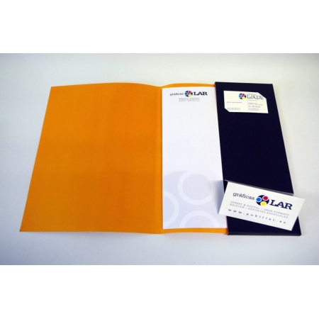 carpeta_con_lomo_de_9_mms_bolsillot_interior_y_tarjetero1